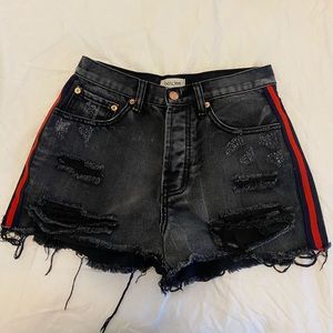 cute high waisted shorts w red stripe